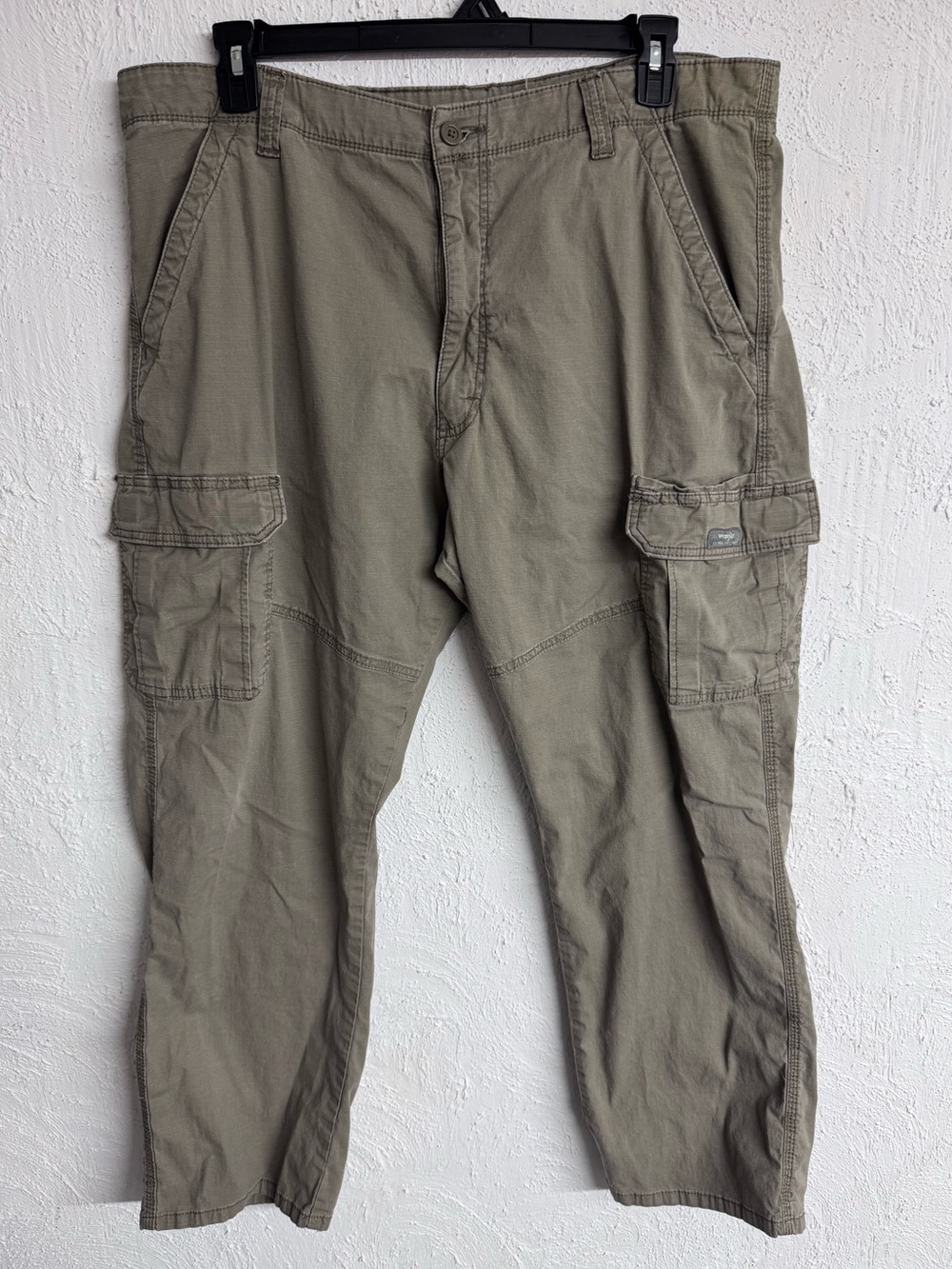 2 Pair Men's Wrangler Relaxed Fit Cargo Utility Pants Size 40x30